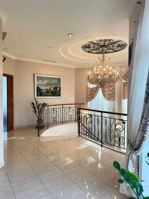 Розкішна італійська вілла біля моря • Басейн, лазня, гараж,21 сотка