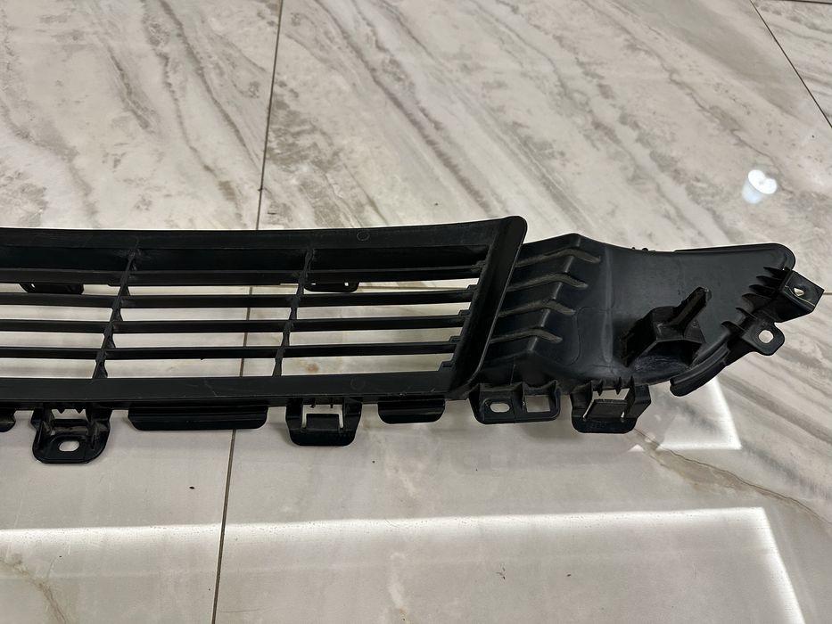 Решітка переднього бампера Tesla Model Y 20-25