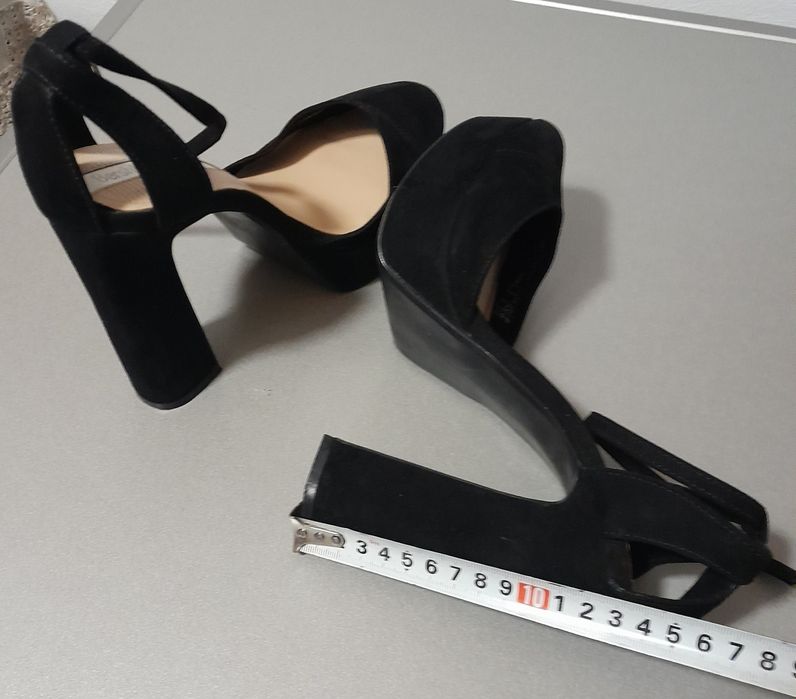 Sapatos/Sandalias pretas Bershka com salto alto, tamanho 38