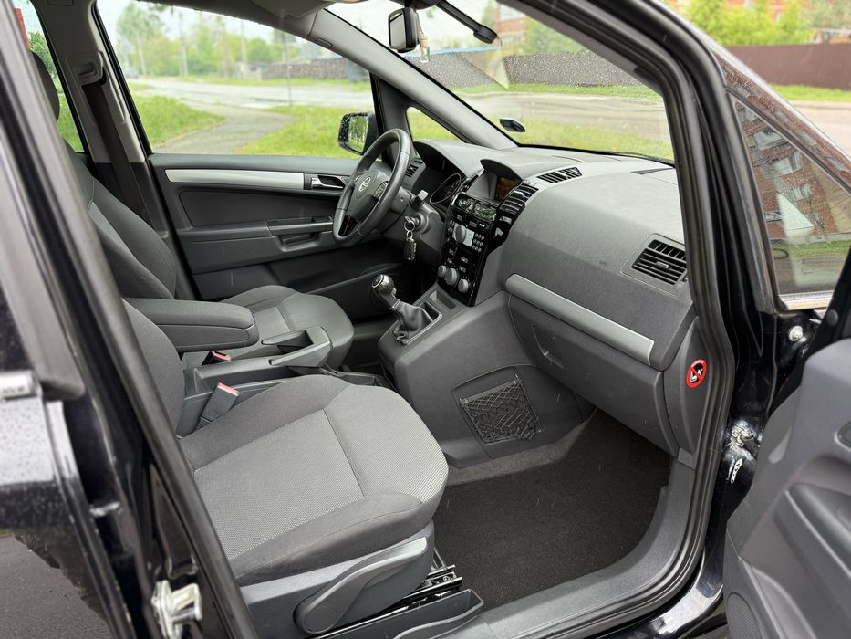 Opel Zafira 7 місць з Німеччини Розмитнена