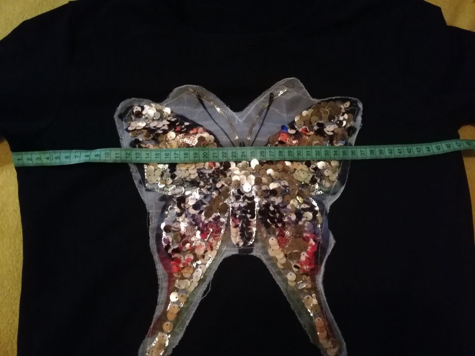 Bluzka,bluza czarna M z motywem motyla cekiny