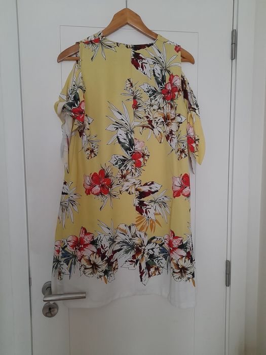 Vestido floral Zara