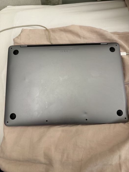 Apple Macbook Pro 2019 13 cali 250GB touch bar