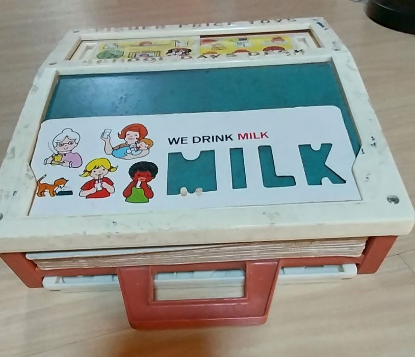 Brinquedo antigo Fisher Price School Days Desk