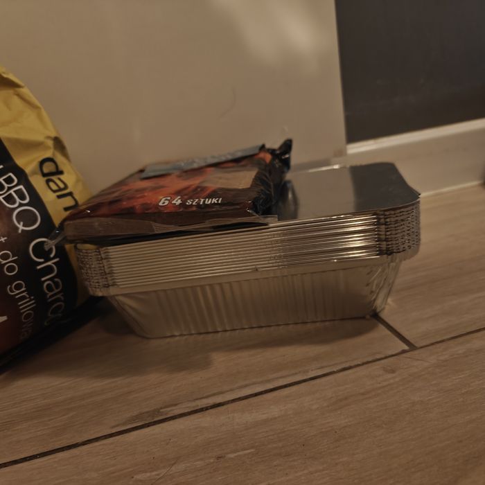 Brykiet 0.5 kg, podpałka do grilla i tacki grillowe