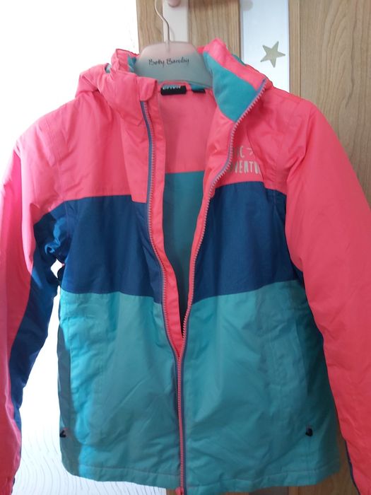 Śliczna kurtka z elementami odblasaskowymi. 146-152
