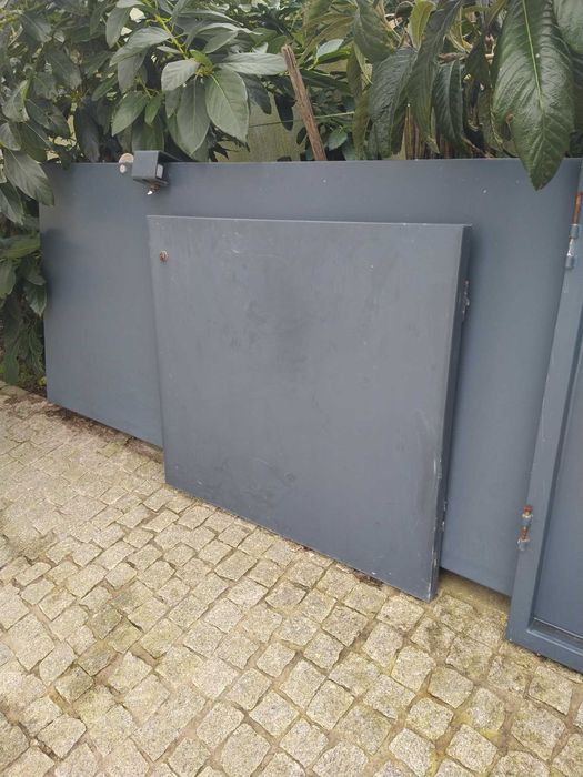 2 (dois) portões de Jardim individuais