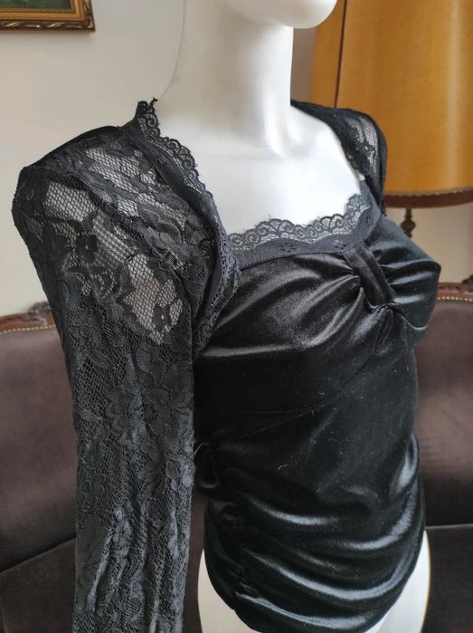 Welurowa aksamitna bluzka szerokie rękawy z koronki alternative goth