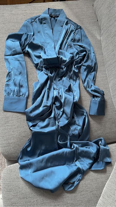 długa niebieska sukienka Massimo Dutti