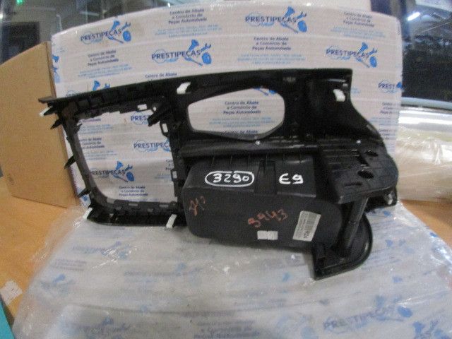 Moldura da consola central / rádio / aro HYUNDAI i40 CW (VF)