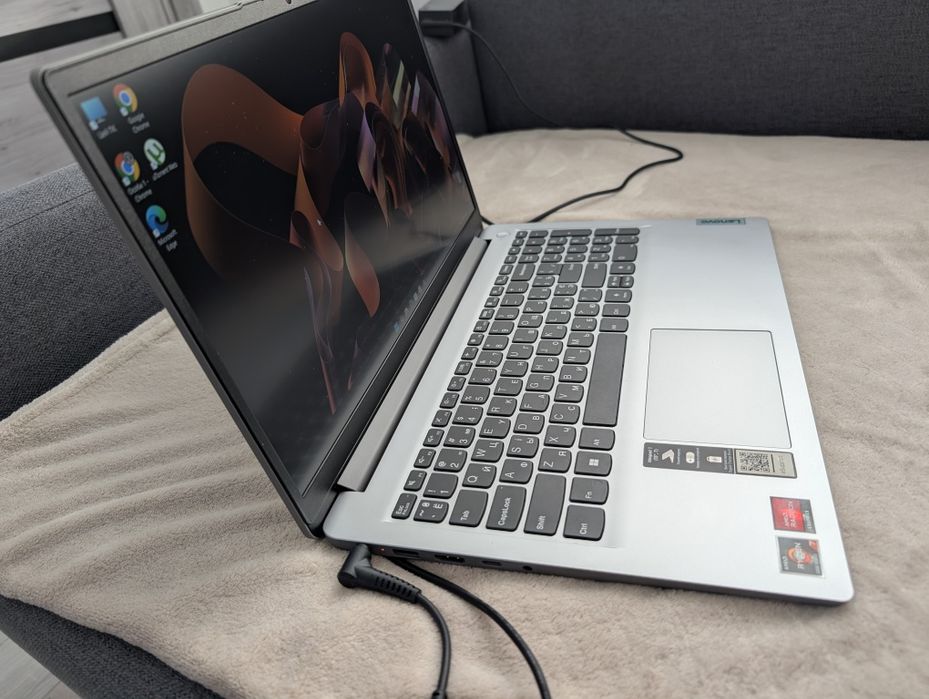 Продам ноутбук Lenovo IdeaPad 1 15ALC7 ( стан повністю новий)