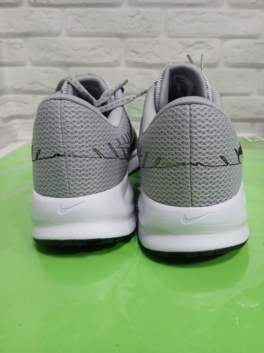 Чоловічі кросівки для бігу Nike Run Defy HM9594-003
