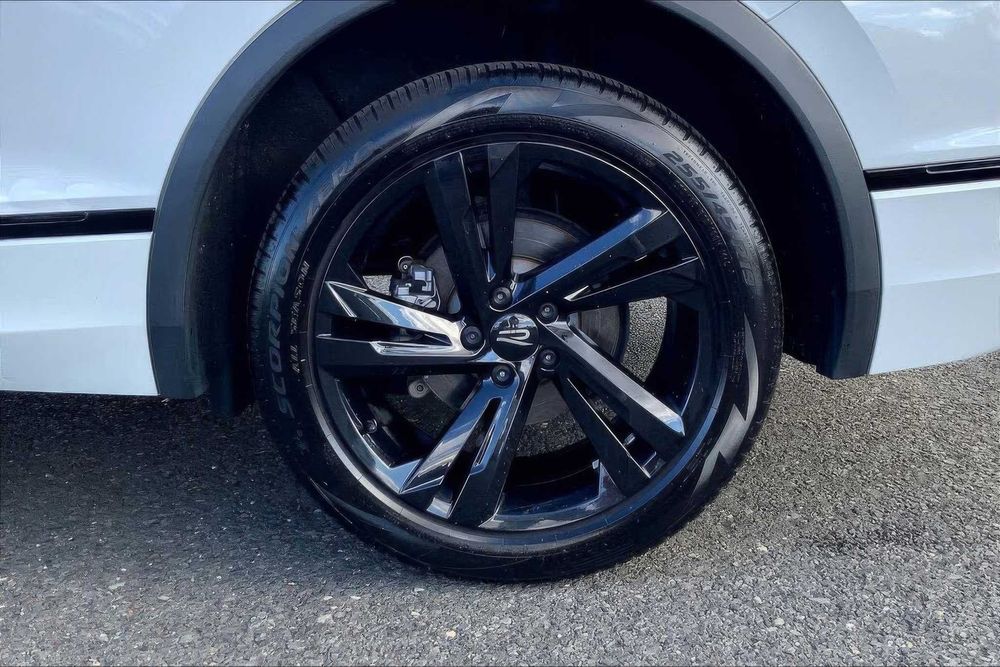 Volkswagen Tiguan SEL R-Line 4Motion      2024