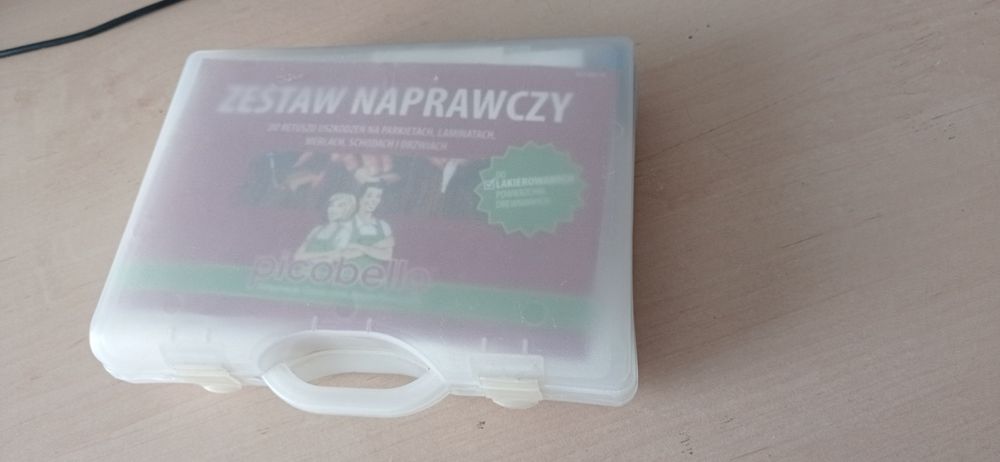 Zestaw naprawczy do powierzchni lakierowanych drewnianych