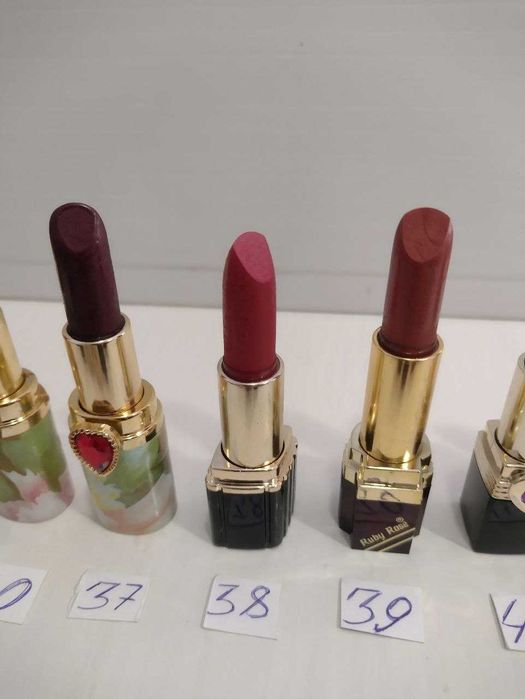 Помада Ruby Rose.