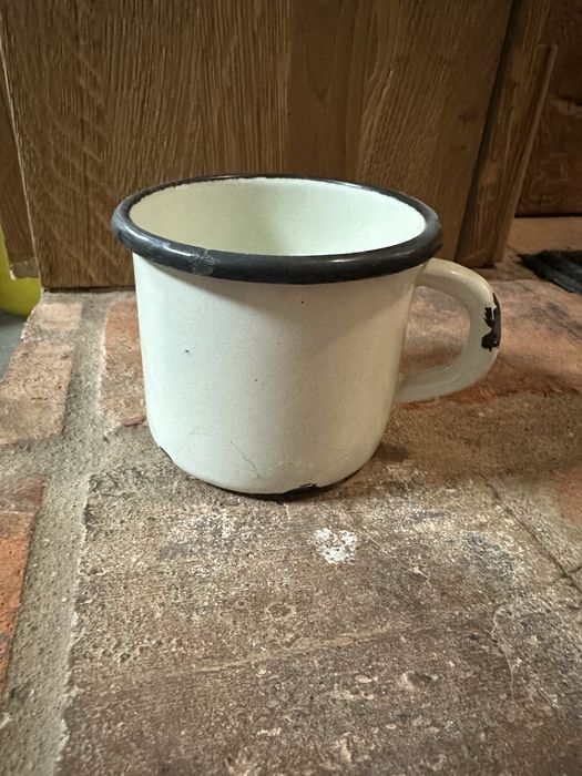 Kubki emaliowane. 20 sztuk.