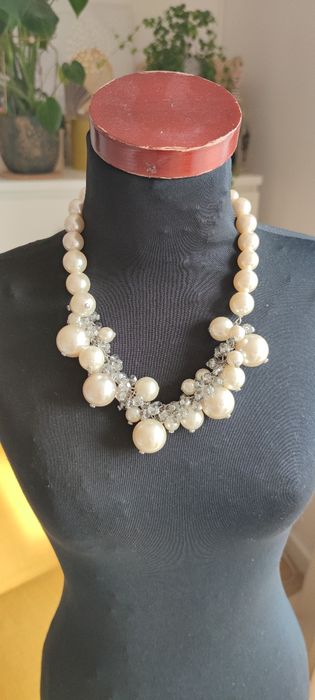 Elegancki naszyjnik w kolorze srebrnym i kremowym impreza wesele duże