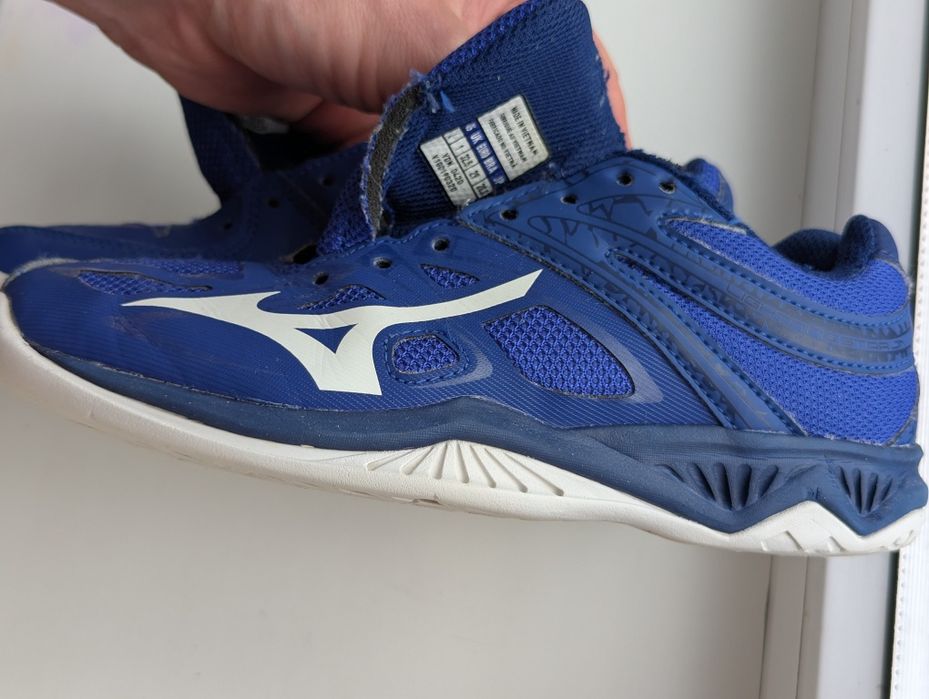 Волейбольні кросівки MIZUNO LIGHTNING star JUNIOR Z5