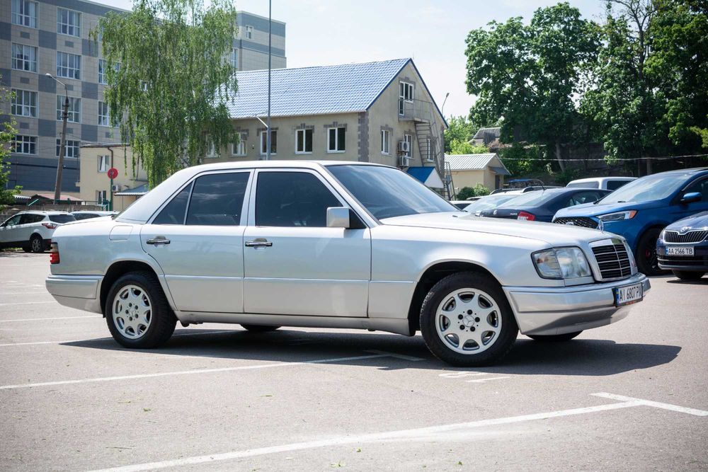 Mercedes-Benz E-Class 1993