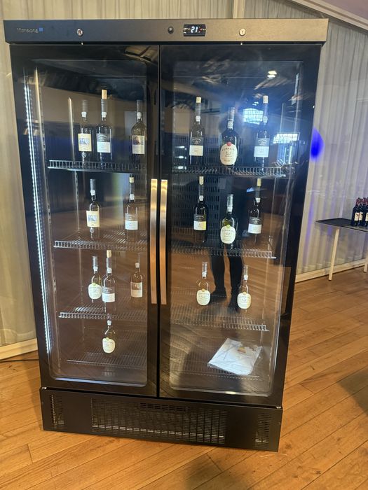 Cave de vinhos , temperaturas +5 + 20 Balcão frigorifico ,mesa de trabalho com frio