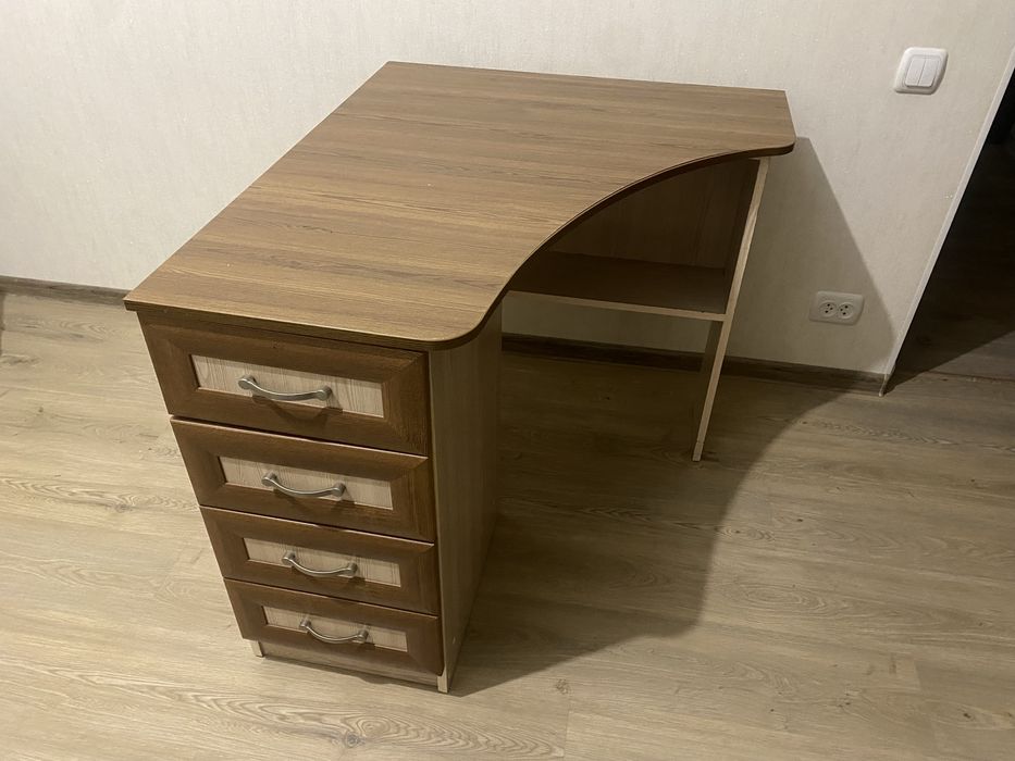 Продам стіл кутовий