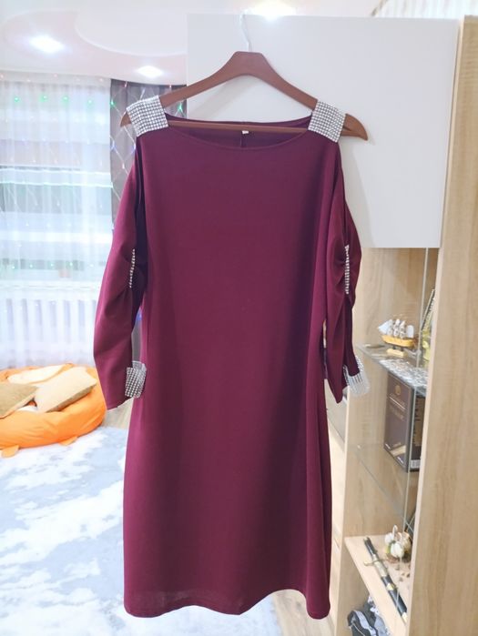 Плаття бордового  кольору