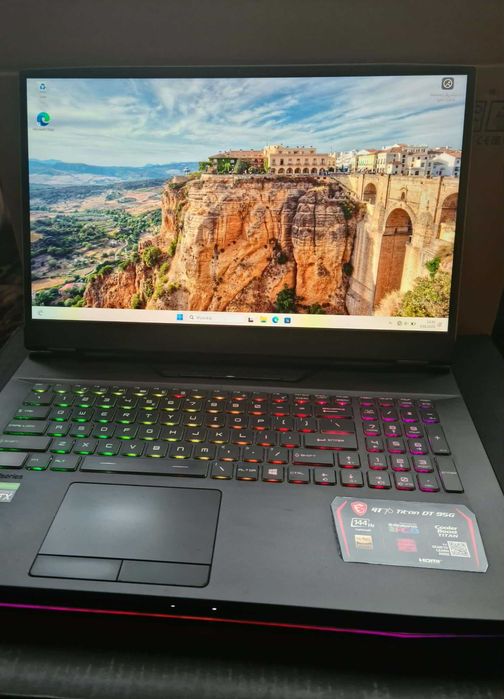 MSI GT76 Titan DT 9SG 17,3" – i9-9900K / RTX 2080 / 64 GB RAM / 4K UHD