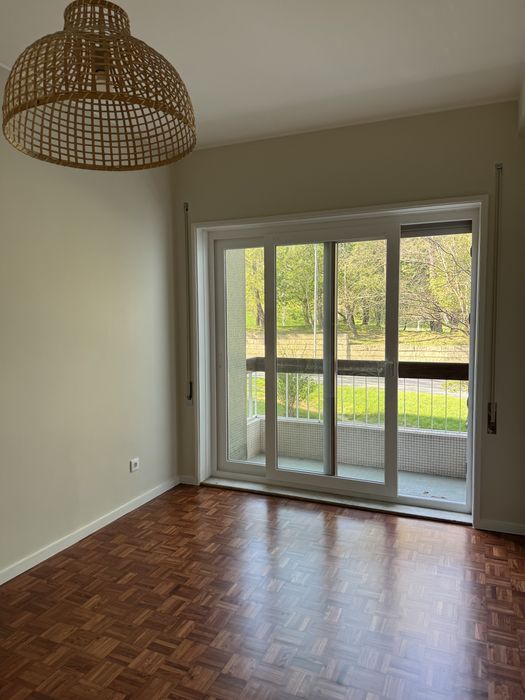 Apartamento T3 pronto a alugar com garagem e totalmemte remodelado