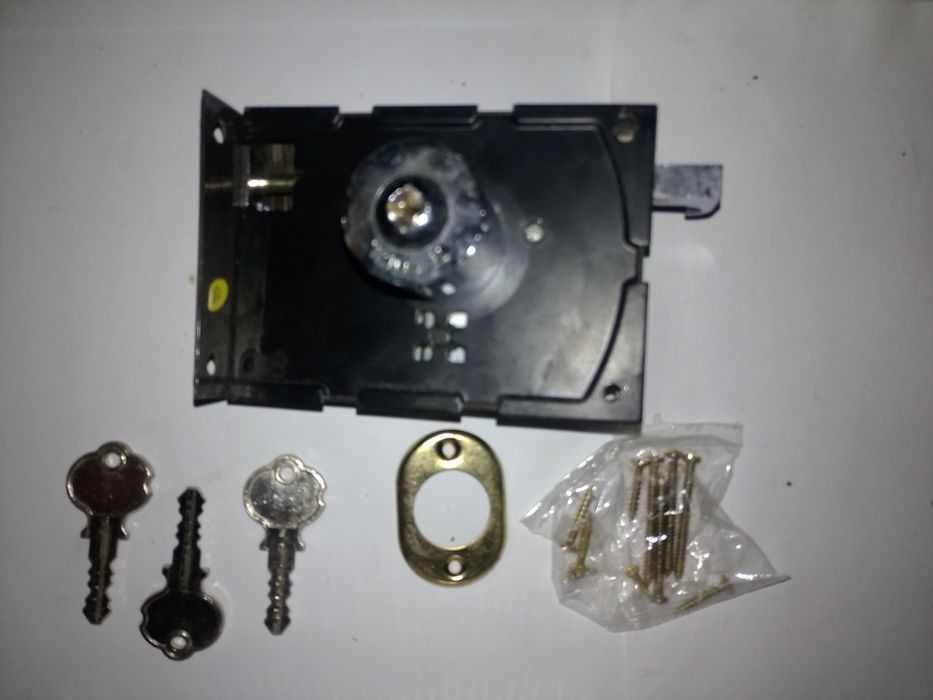 Fechadura NOVA  com 3 chaves 12 CM