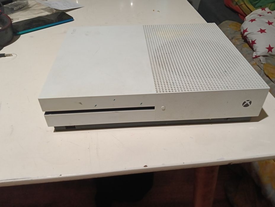 Sprzedam Xbox one s używany w bardzo dobrym stanie