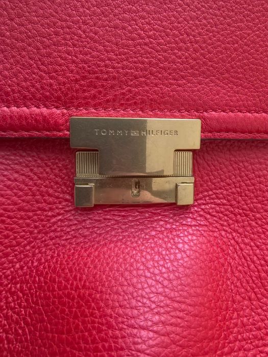 Viralowa torba damska czerwona marki Tommy Hilfiger