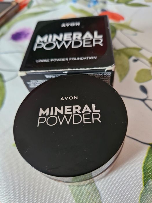Puder mineralny avon
