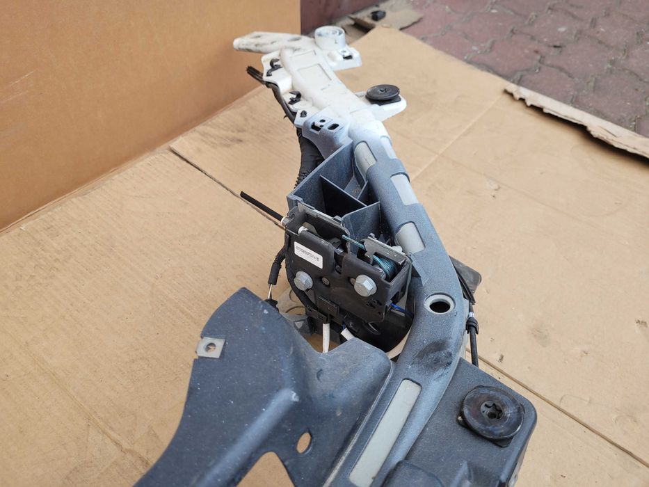 Maserati LEVANTE - pas przedni wzmocnienie czołowe belka górna 2 zamek