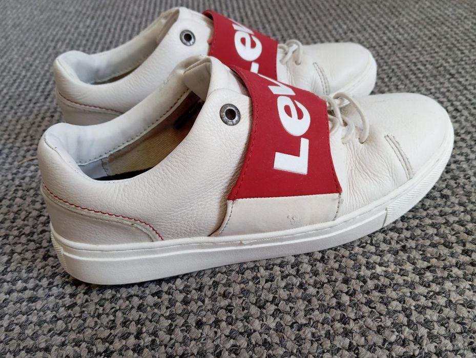 Buty damskie sneakersy marki Levi's  Batwing Sneaker. R. 37
