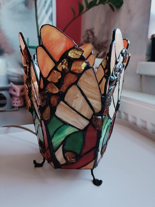 Lampa szkło witrażowe i bursztyn bałtycki motyl