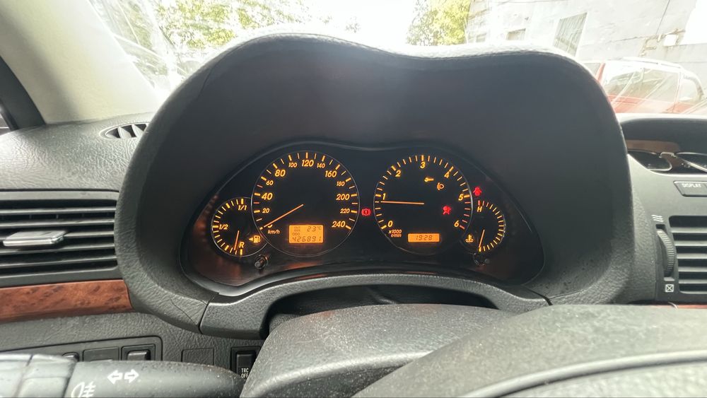 Продам тойота авенсіс