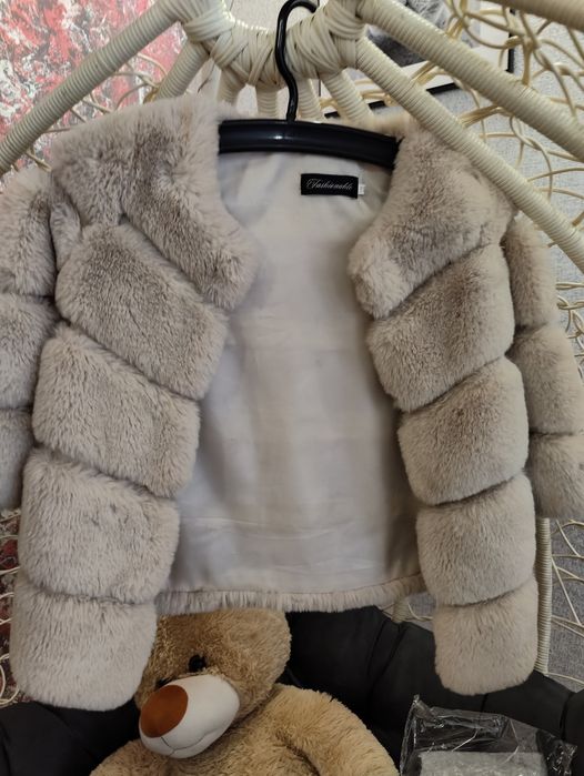 Шубка для дівчинки 6-7 років