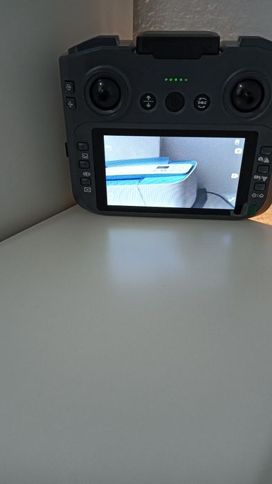 Drone e controle com ecra64174795296513121