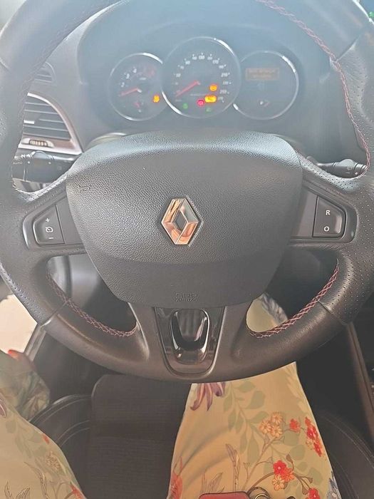 Renault Mégane Sport Tourer GT Line 1.5 dCi 110 cv EDC (automático), de 2014, com apenas 79.041 km. foto 4