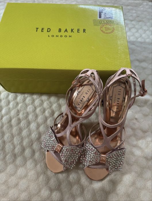 Sandały na szpilce Ted Baker rozm. 36