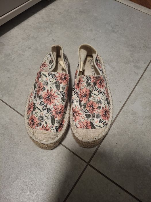 Mokasyny, buty slip on w kwiaty 37