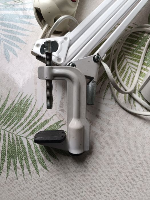 Лампа настольная на струбцине