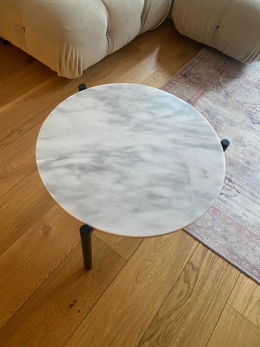 Mesa de apoio em mármore