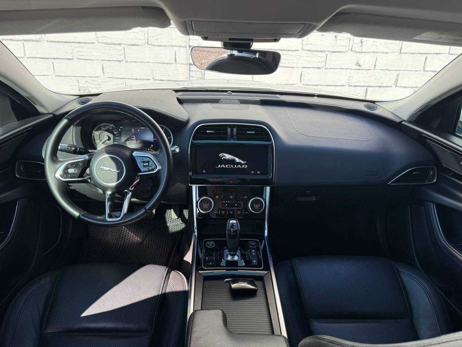 Jaguar XE 2020 р