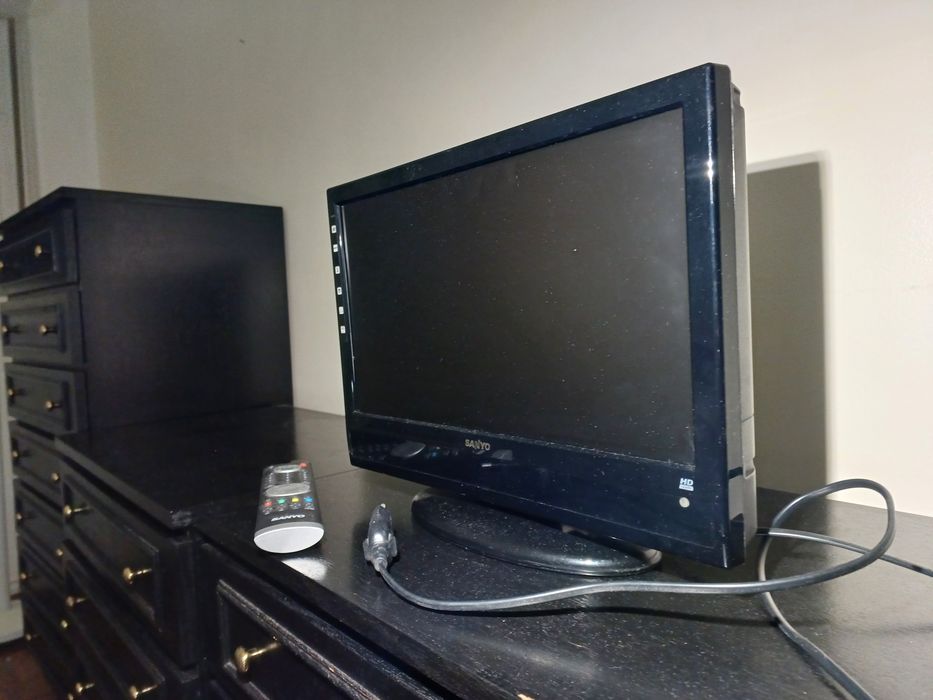 TV Sanyo com comando