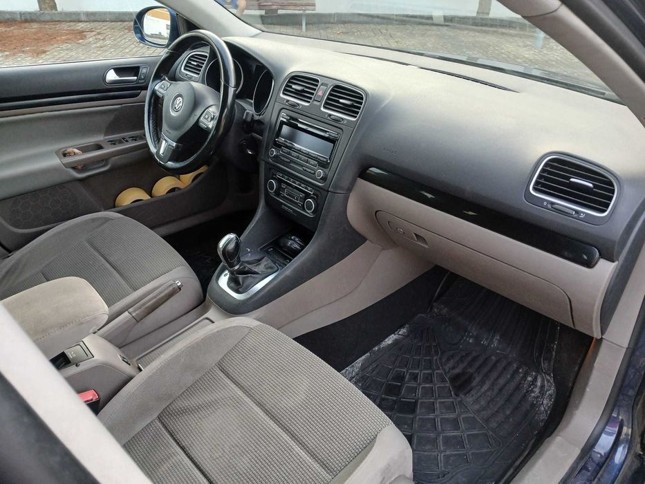 VW Golf Variant 2.0 TDi Confortline DSG 140 cv