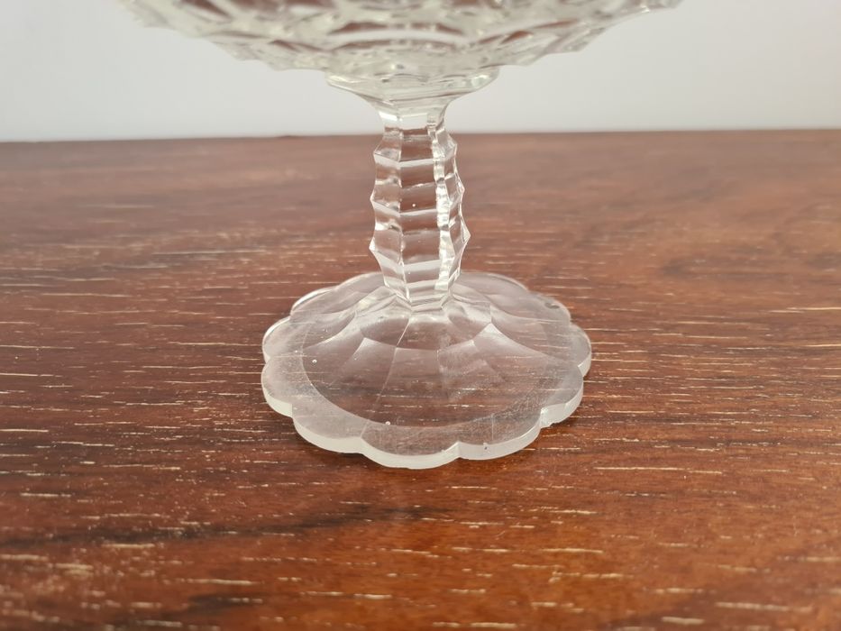 Taça com pé em cristal