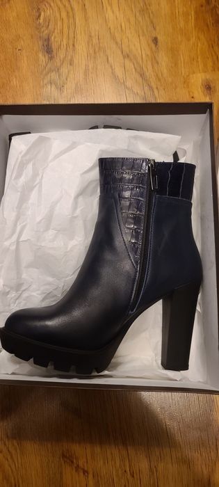 Взуття жіноче на підборах