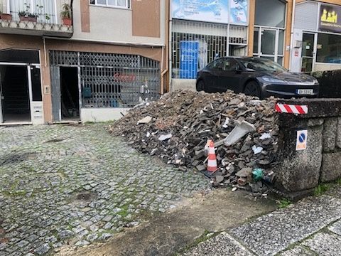 Faço remoçao de entulho