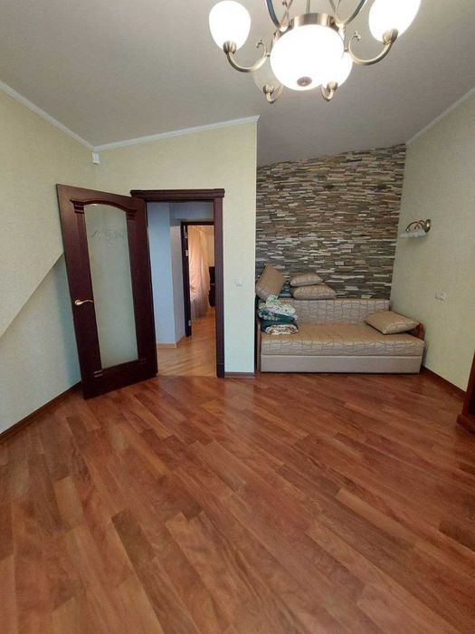 Продам двухэтажный дом с  ремонтом в Центре Слободки.